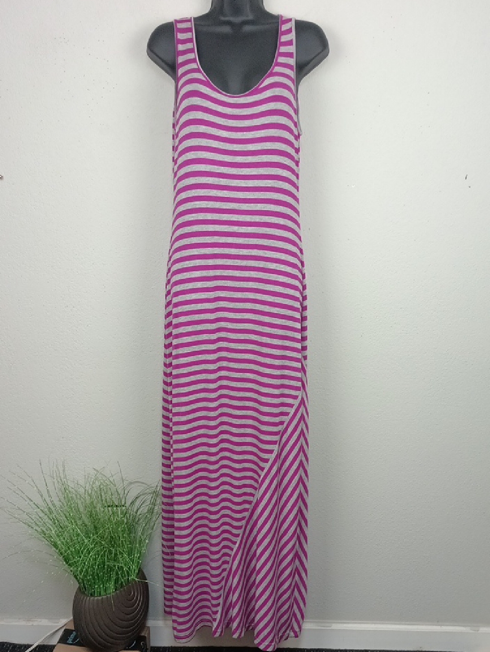 Calvin Klein Women Pink & Gray Striped Scoop Neck Slerveless Tank Maxi Dress L
